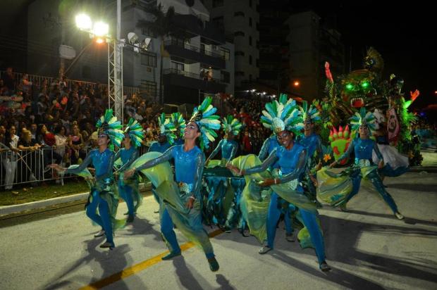 Resultado de imagem para foto do carnaval de rua de santa maria