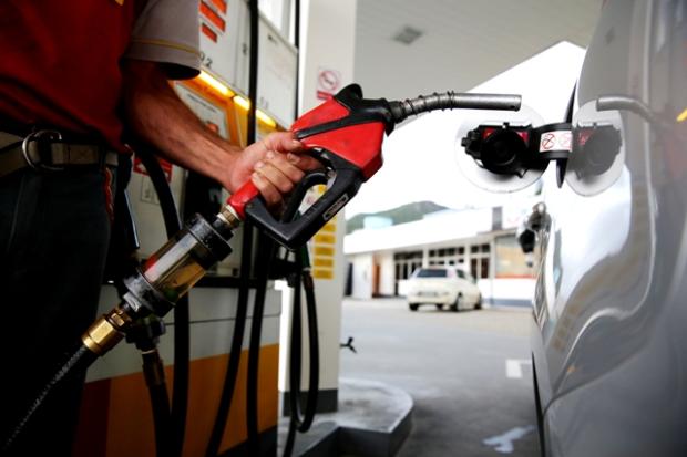 Resultado de imagem para Petrobras eleva preço do diesel em 4,3% e da gasolina em 2,