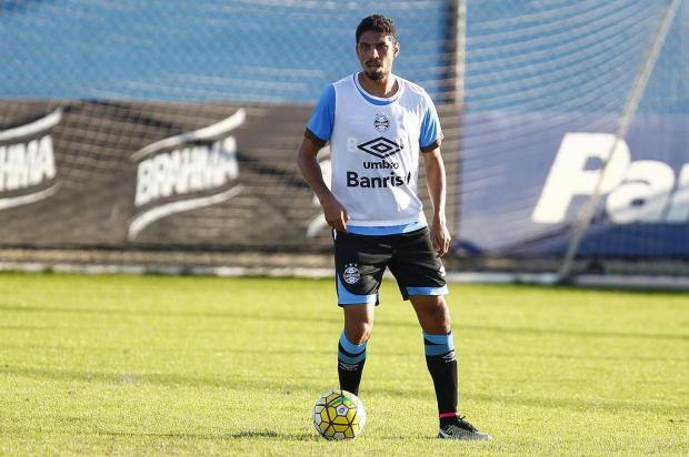 Wallace não viaja com a delegação do Grêmio para São Paulo