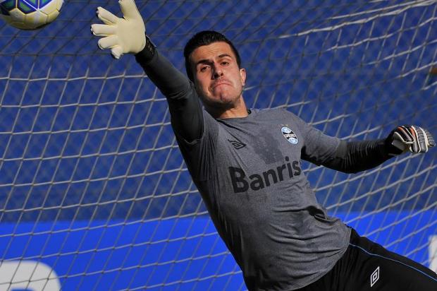 Grêmio chega a um mês sem sofrer gol e projeta Grohe na lista de Tite