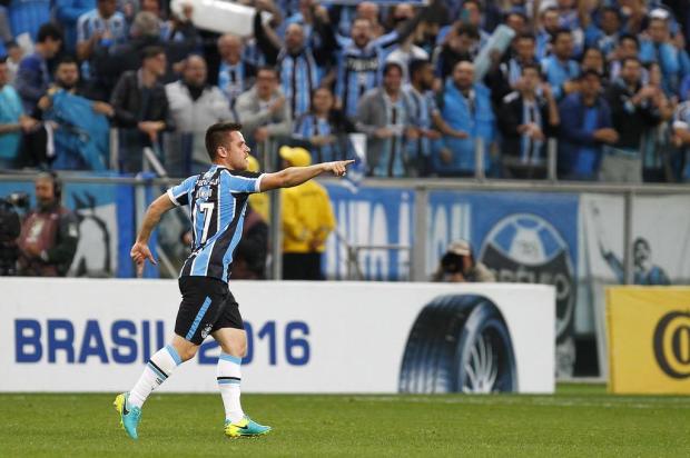 Em alta no Grêmio, Ramiro é aposta de Renato contra o Atlético-PR